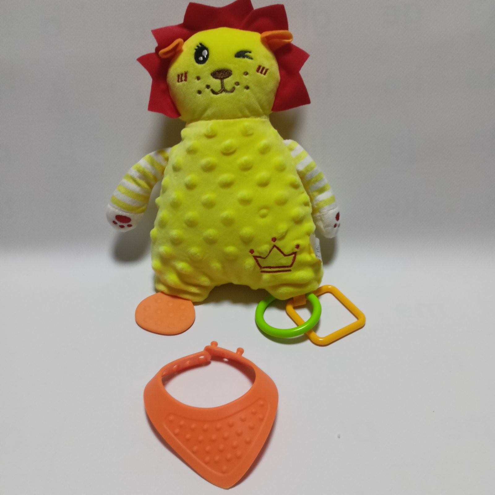 GiGwi Plush Friendz Lion – لعبة أسد قماشية للحيوانات الأليفة